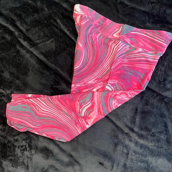 Calvin Klein pink and grey swirl print Capri leggings. Size XL. Worn onc… - Picture 1 of 9